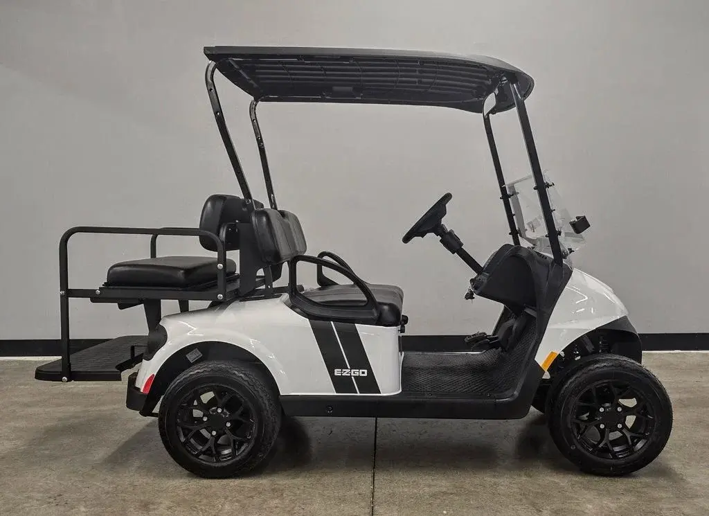 2027 E-Z-GO RXV 2 Valor S + 13.5 Gas Bright White photo 1