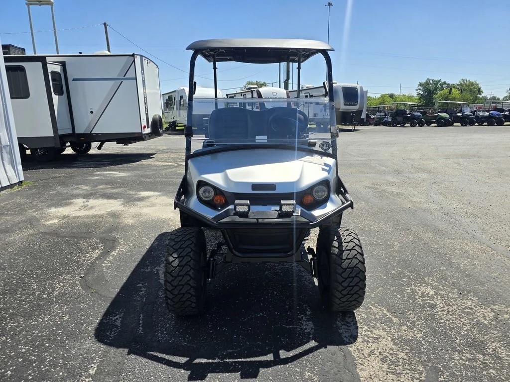2026 E-Z-GO Express photo 2