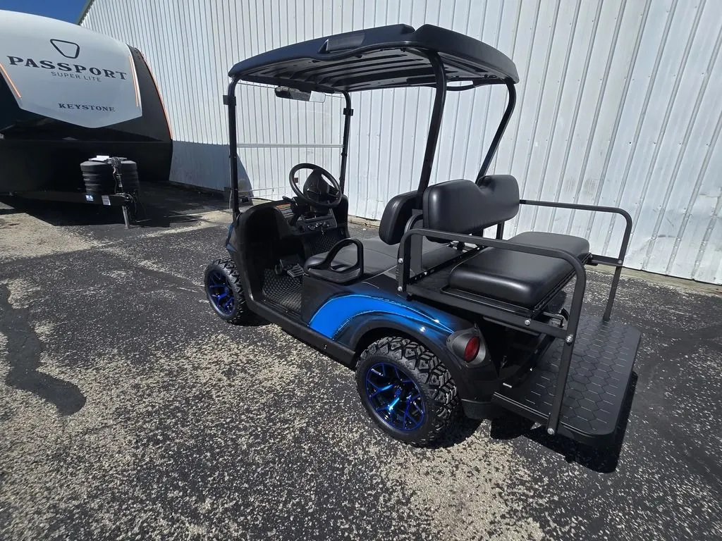 2027 E-Z-GO RXV 2 Valor S 13.5 Gas Black photo 6