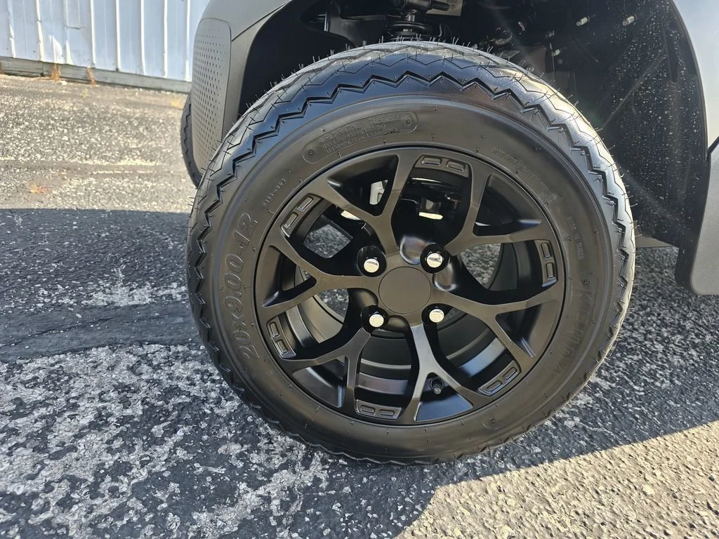 2027 E-Z-GO RXV 4 Valor S + 13.5 Gas Black photo 7