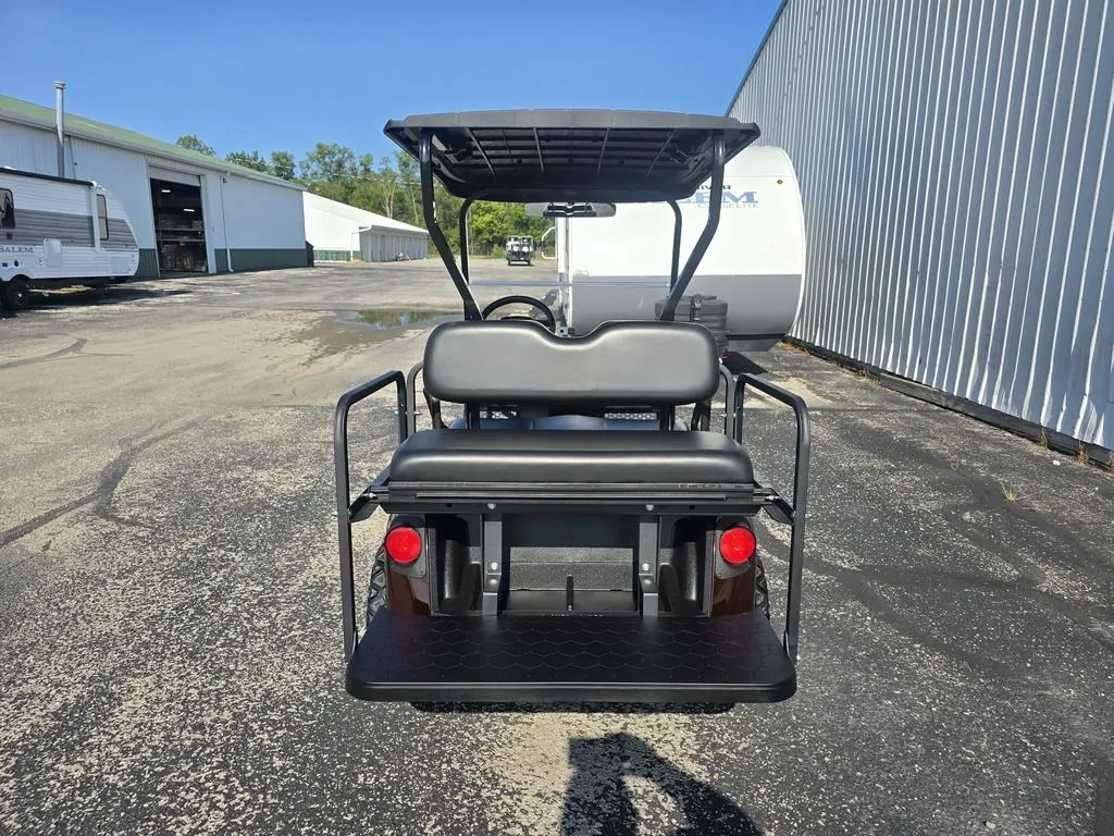 2027 E-Z-GO RXV 2 Valor S 13.5 Gas Bright White photo 5