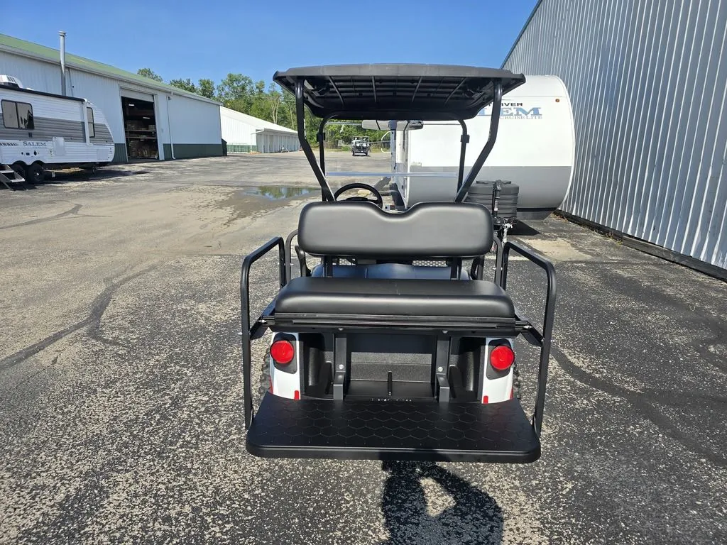 2027 E-Z-GO RXV 4 Valor S + 13.5 Gas Bright White photo 5