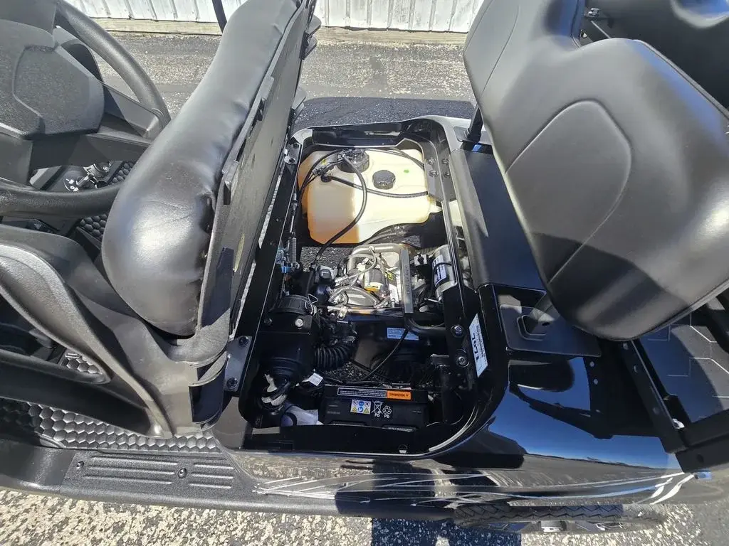 2027 E-Z-GO RXV 2 Valor S + 13.5 Gas Black photo 9