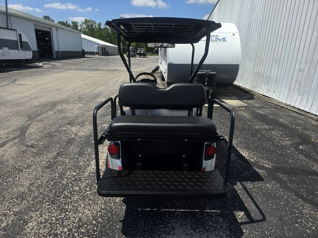 2027 E-Z-GO RXV 2 Valor S + 13.5 Gas Platinum photo 5