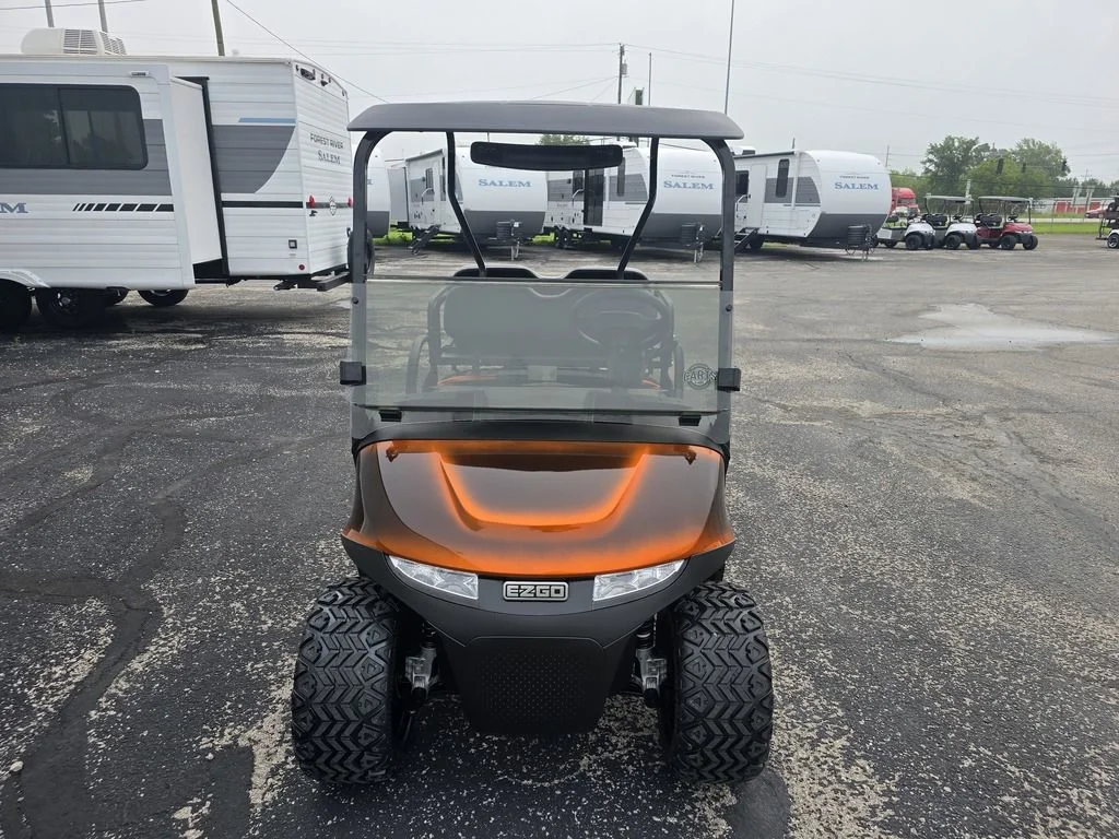 2027 E-Z-GO RXV 2 Valor S + 13.5 Gas Bright White photo 2