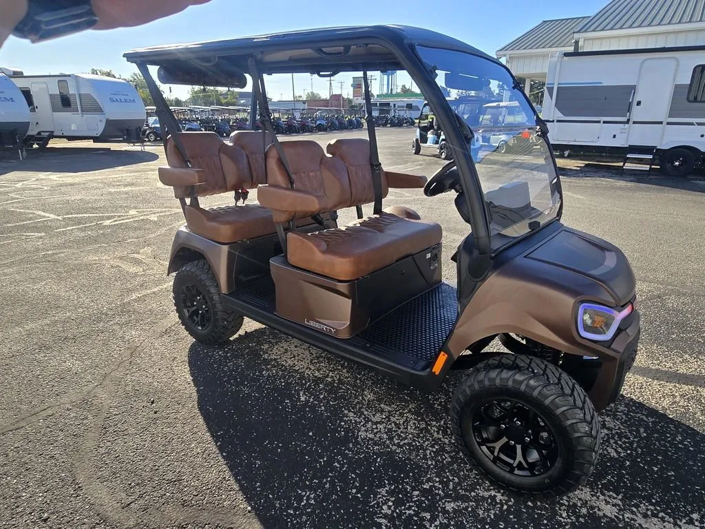 2027 E-Z-GO Liberty photo 4