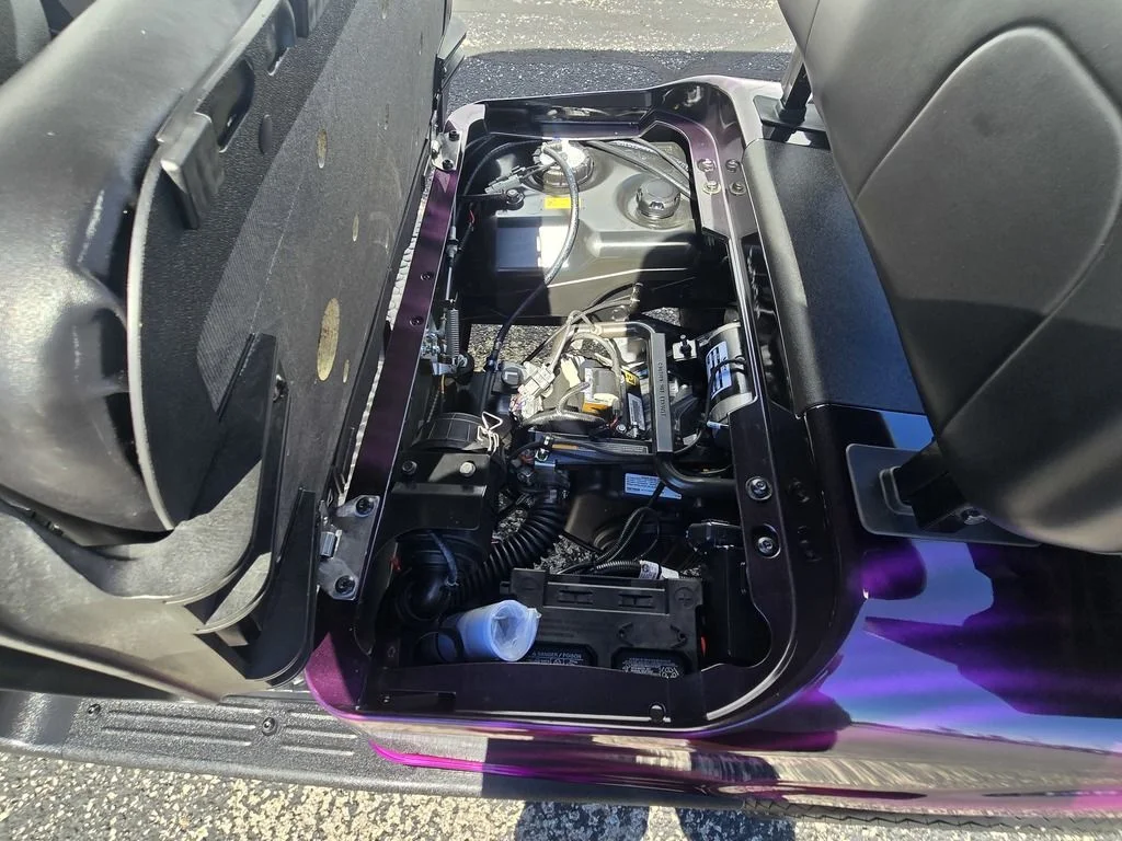 2027 E-Z-GO RXV 4 Valor S 13.5 Gas Platinum photo 8