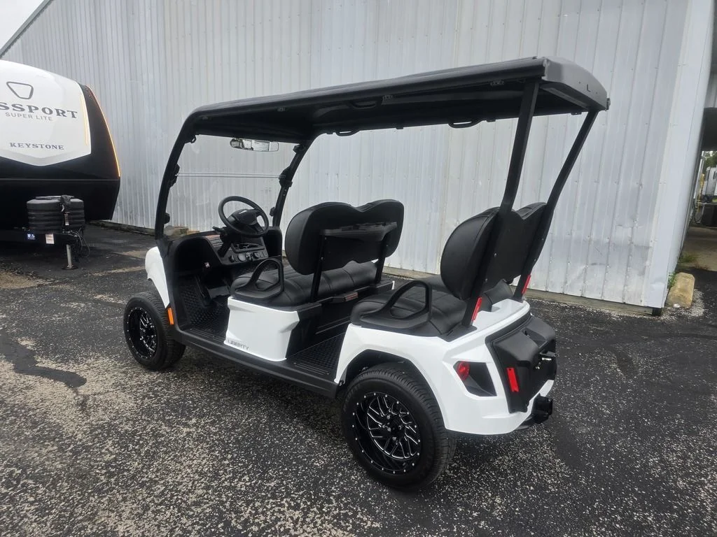 2027 E-Z-GO Liberty photo 8