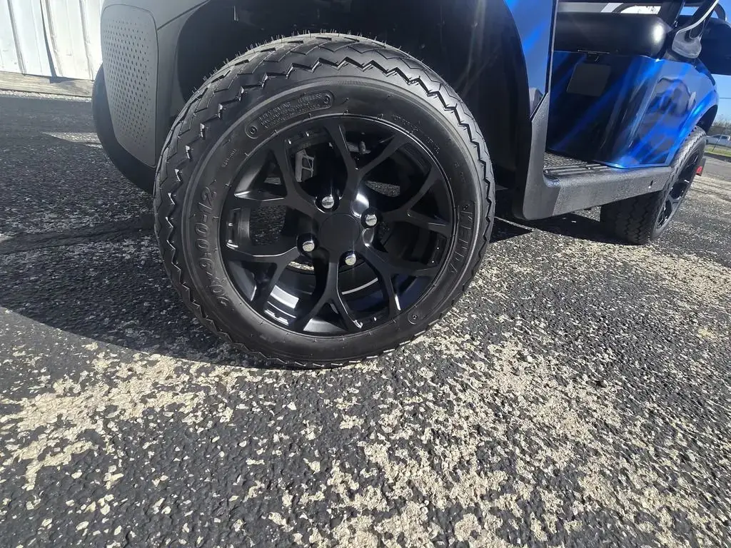 2027 E-Z-GO RXV 4 Valor S 13.5 Gas Custom photo 7