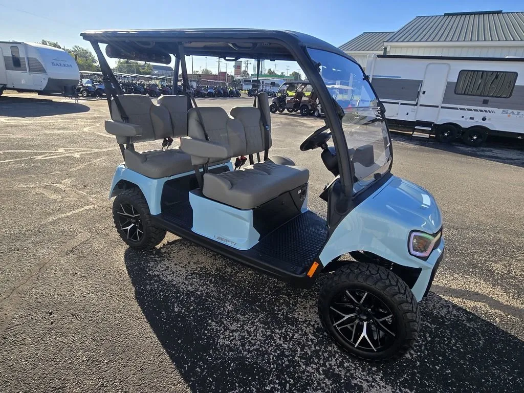 2027 E-Z-GO Liberty photo 3