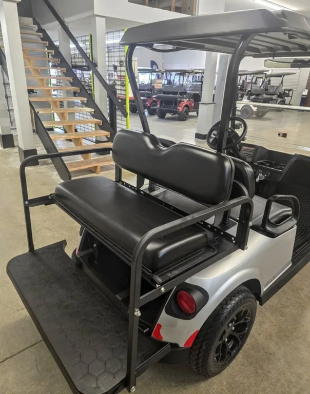 2027 E-Z-GO RXV 2 Valor S + 13.5 Gas Platinum photo 6
