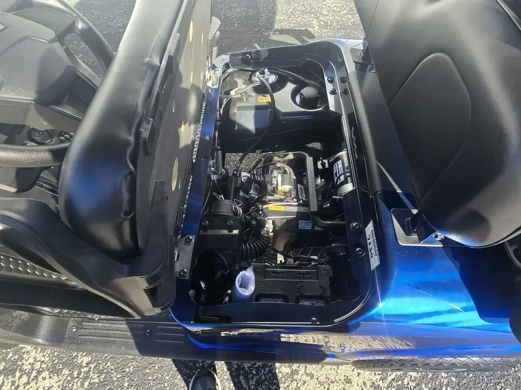 2027 E-Z-GO RXV 4 Valor S 13.5 Gas Custom photo 8