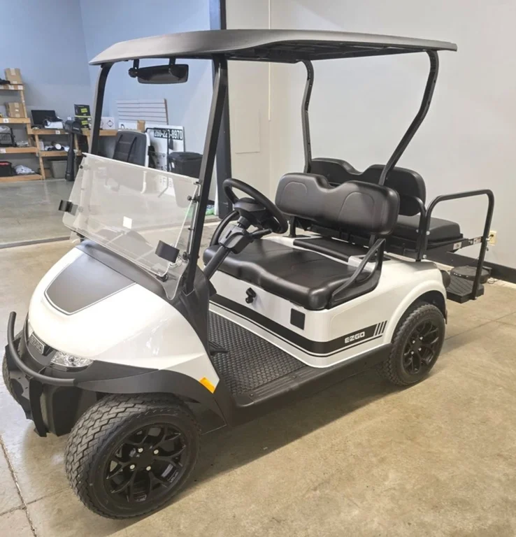 2027 E-Z-GO RXV 2 Valor S + 13.5 Gas Bright White photo 4