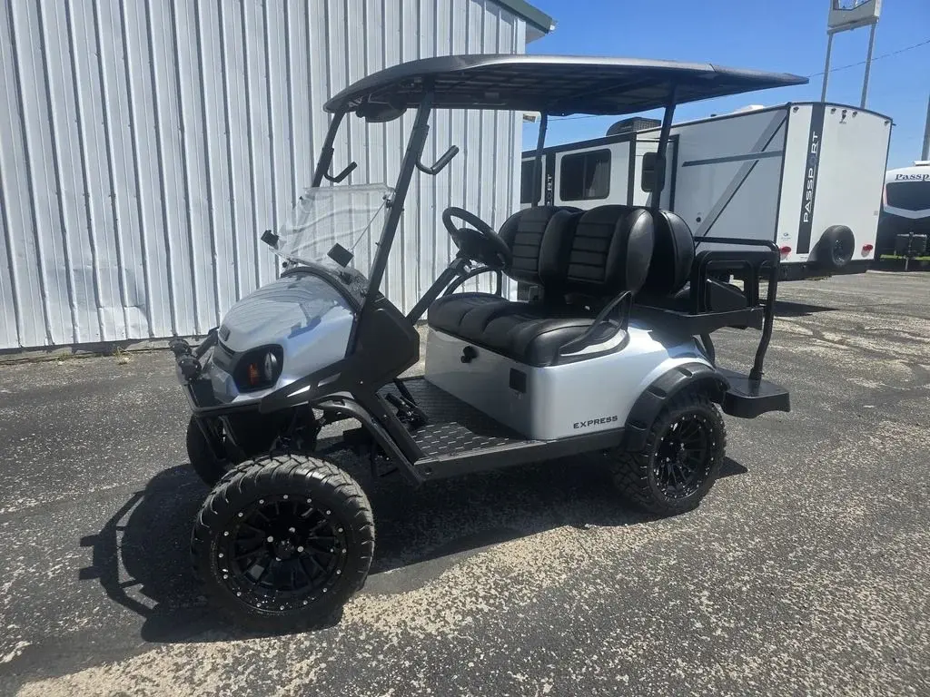 2026 E-Z-GO Express photo 1