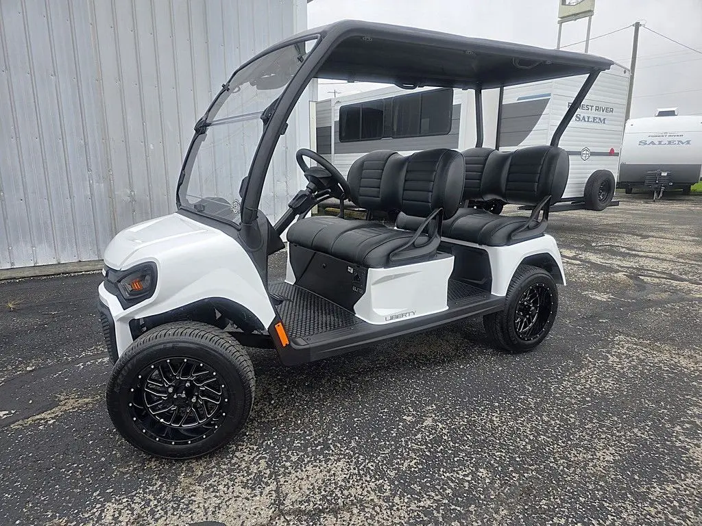 2027 E-Z-GO Liberty photo 1