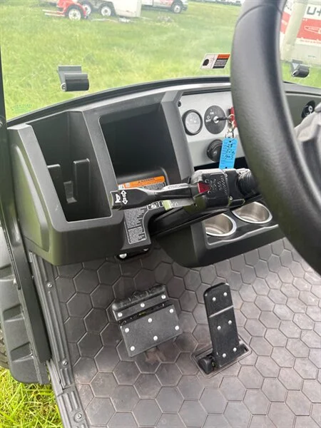 2024 E-Z-GO Express EFI photo 2