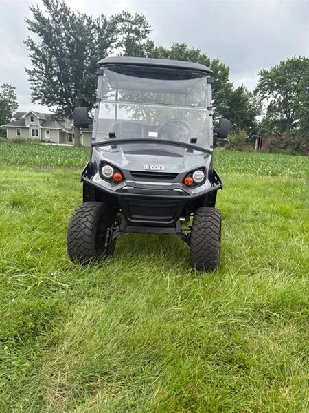 2024 E-Z-GO Express EFI photo 3