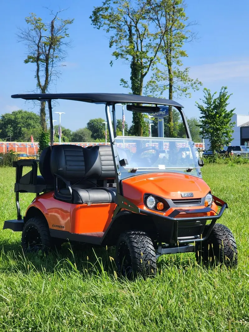 2025 E-Z-GO Express S4 photo 3
