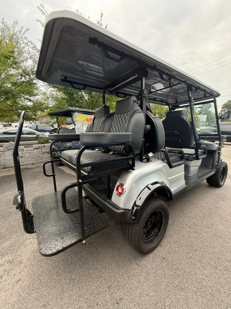 2025 Epic Carts E60L Lithium photo 5