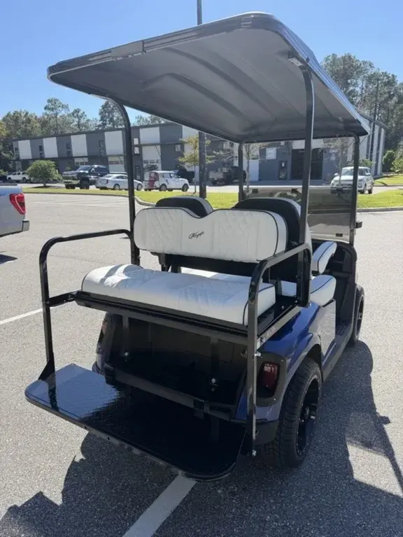 2023 E-Z-GO RXV photo 3