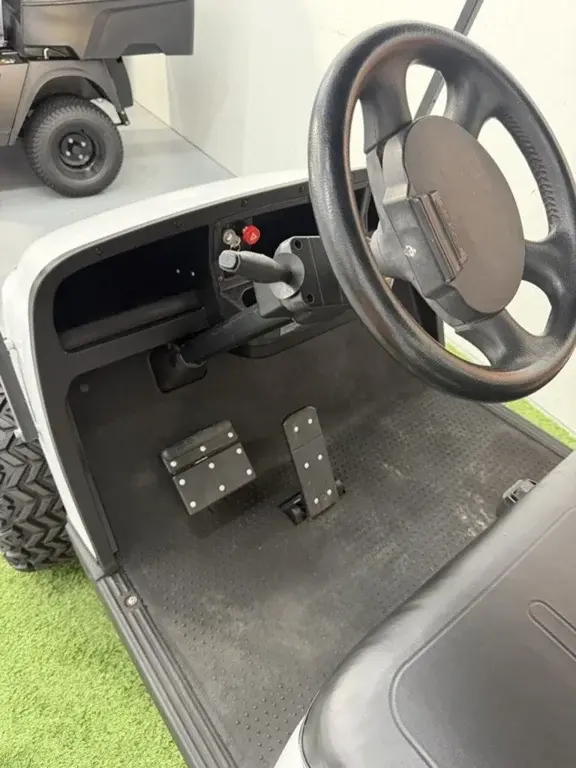 2016 E-Z-GO TXT photo 3