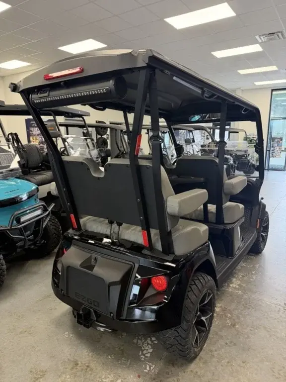 2027 E-Z-GO Liberty photo 7