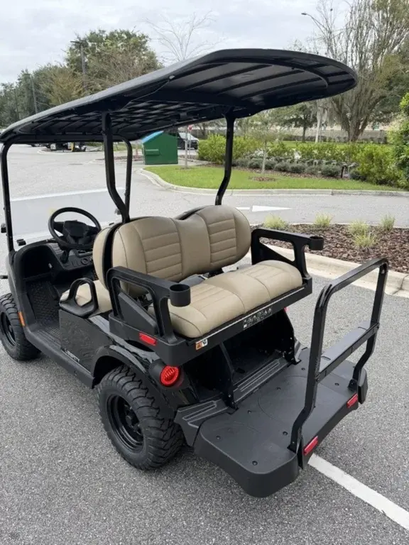 2027 E-Z-GO Liberty photo 3