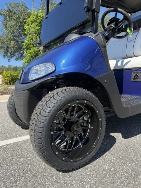 2023 E-Z-GO RXV photo 5