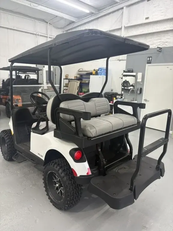 2026 E-Z-GO RXV 4 Freedom EX1 Gas Bright White photo 3
