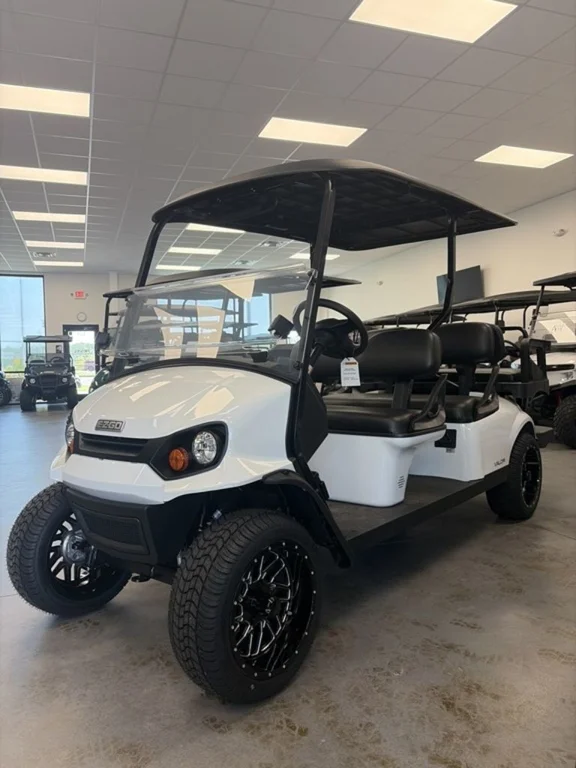 2027 E-Z-GO Express 6 Valor S 48V Bright White photo 6
