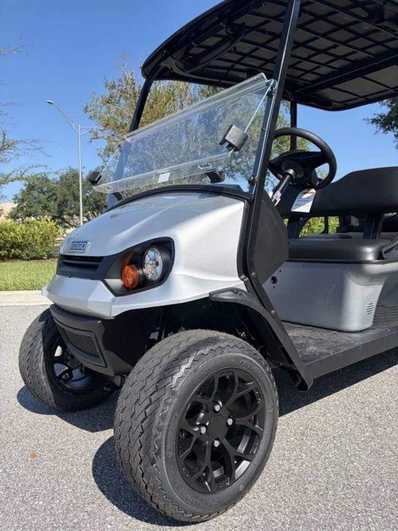 2027 E-Z-GO Express 6 Valor S + 48V Platinum photo 5