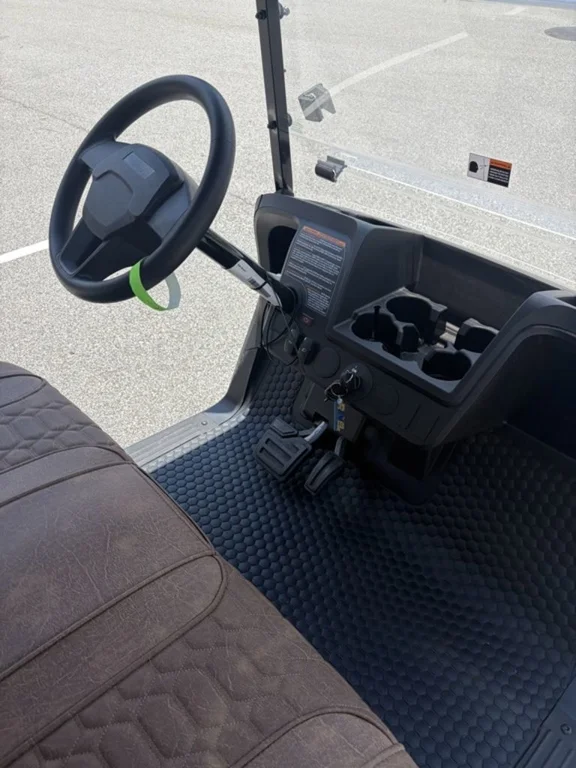 2026 E-Z-GO RXV photo 3