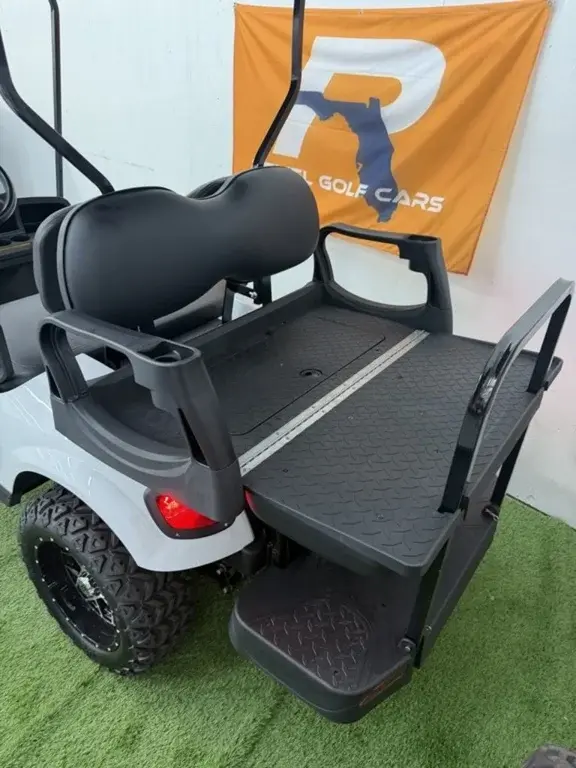 2016 E-Z-GO TXT photo 5