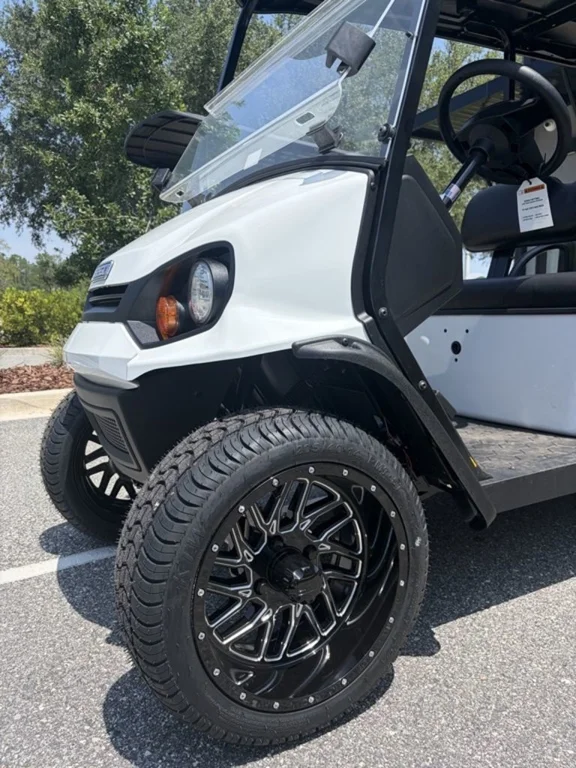 2027 E-Z-GO Express 6 Valor S 48V Bright White photo 5