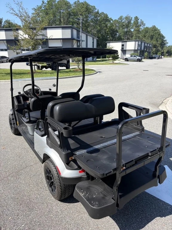 2027 E-Z-GO Express 6 Valor S + 48V Platinum photo 7