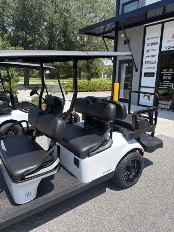 2027 E-Z-GO Express 6 Valor S 48V Bright White photo 2