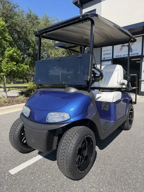 2023 E-Z-GO RXV photo 1