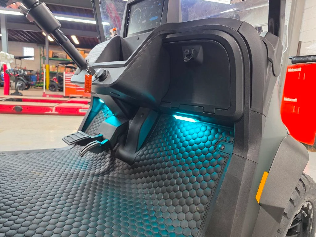 2026 E-Z-GO RXV ELiTE Lithium photo 30