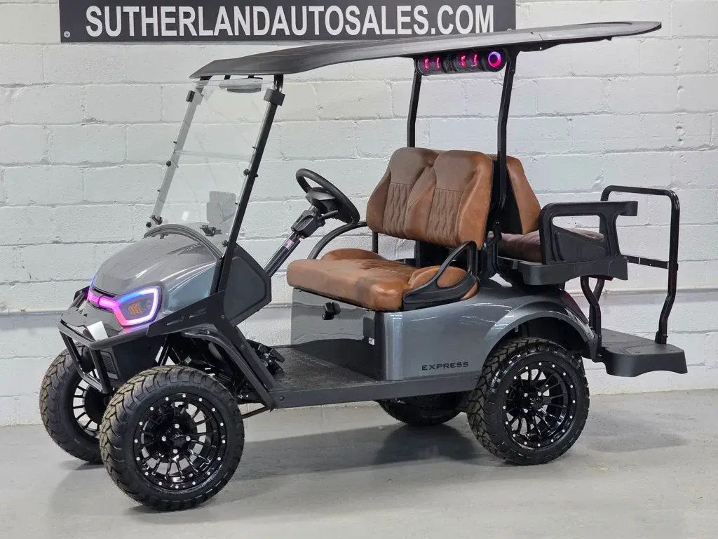 2027 E-Z-GO Express photo 1
