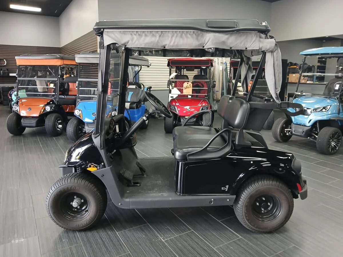 2022 E-Z-GO RXV photo 2