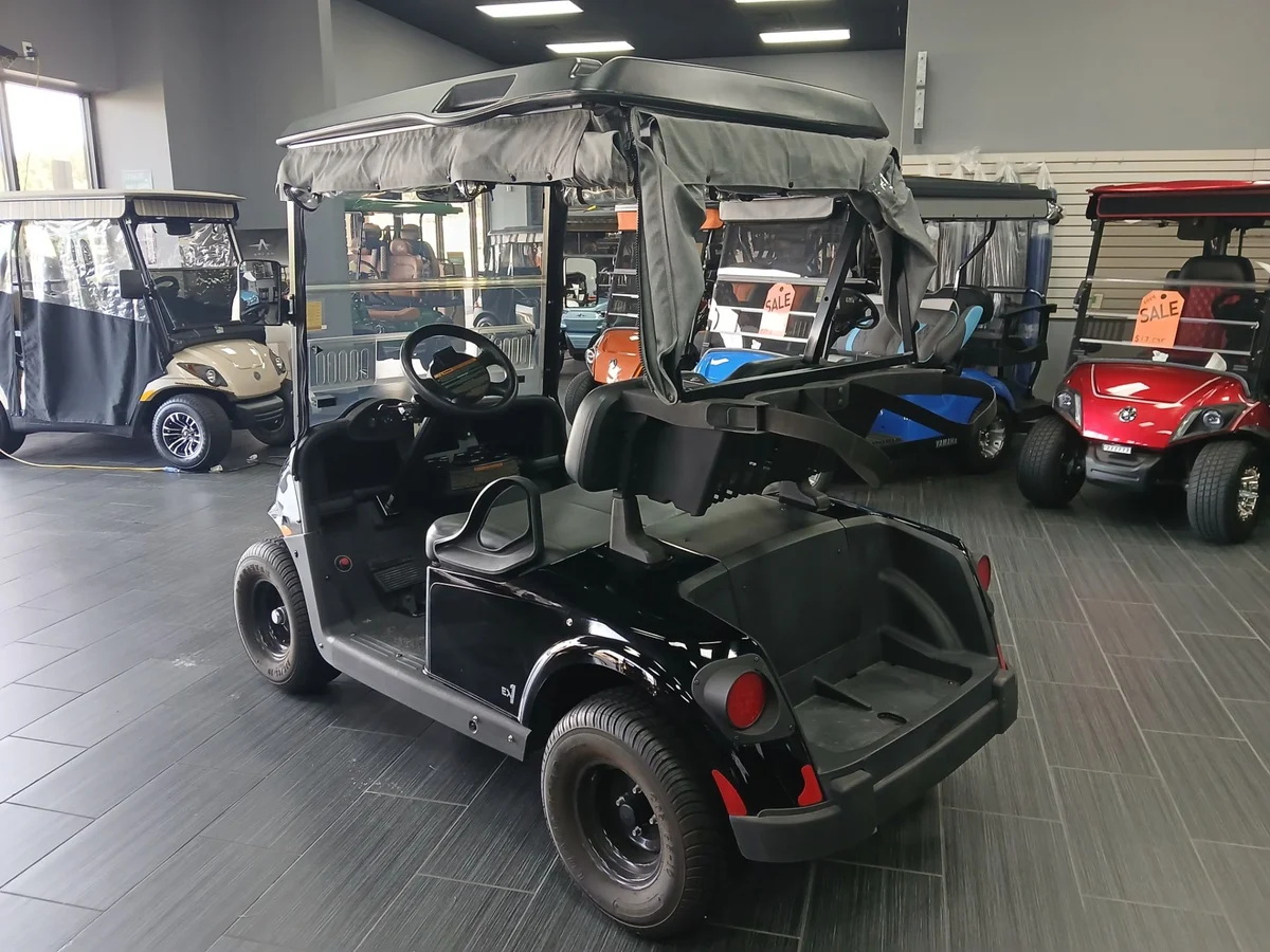 2022 E-Z-GO RXV photo 5
