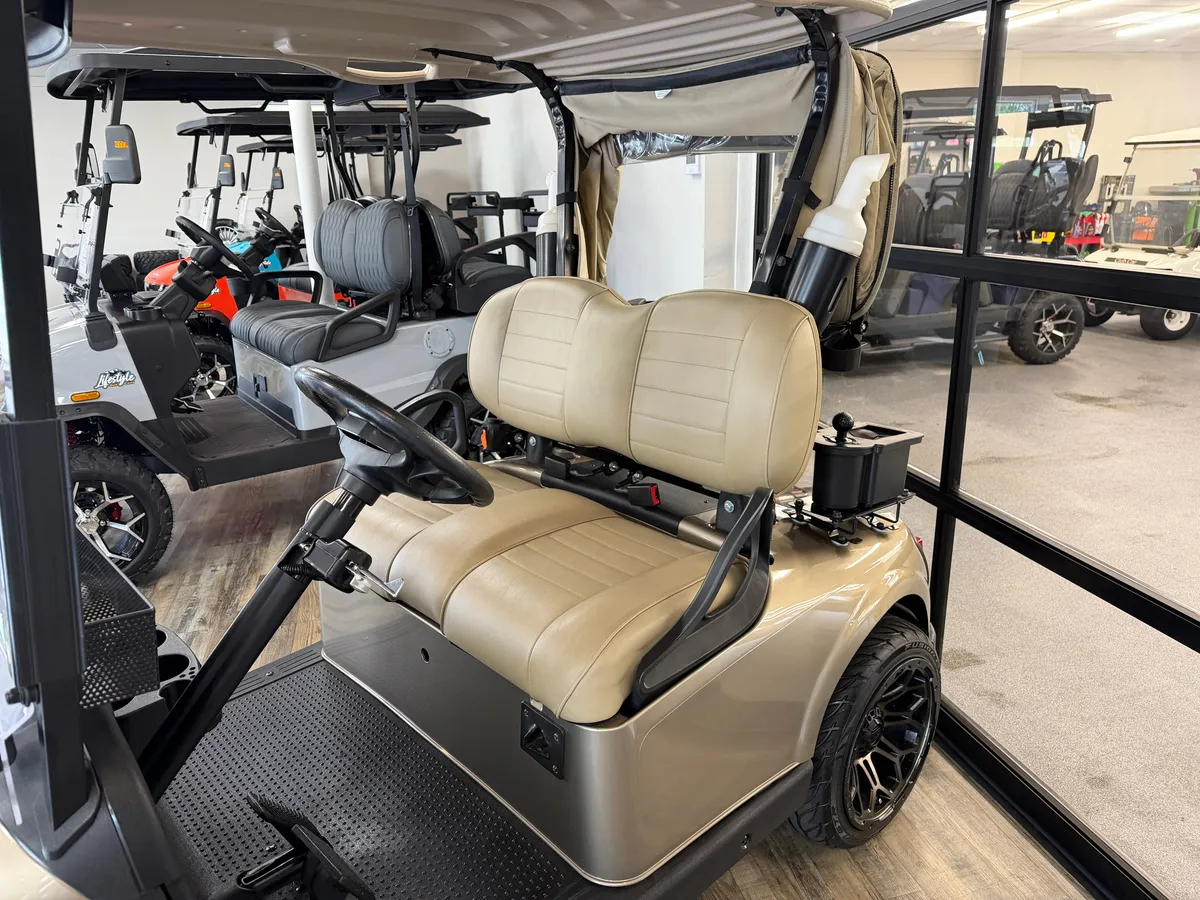 2019 E-Z-GO Freedom photo 8
