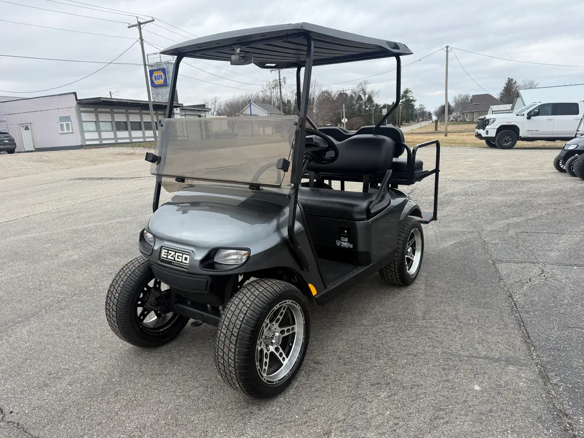 2019 E-Z-GO Freedom photo 2