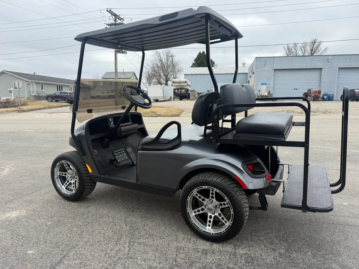 2019 E-Z-GO Freedom photo 3