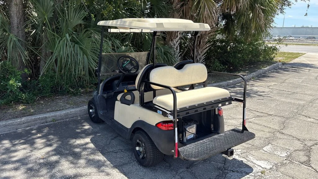 2010 Club Car Precedent Electric photo 3