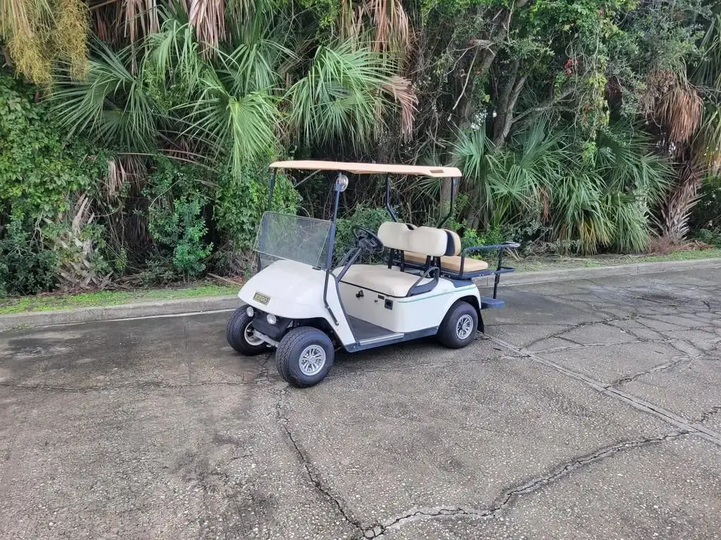 2003 E-Z-GO TXT photo 1