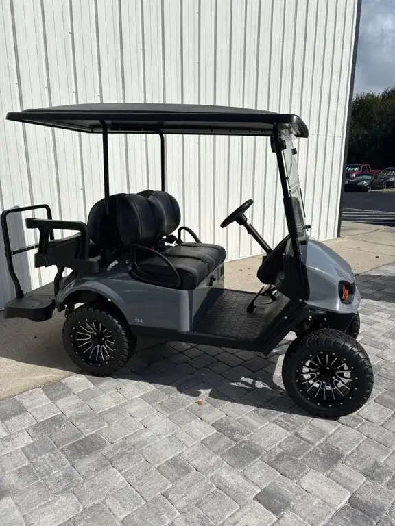2022 E-Z-GO Express photo 2