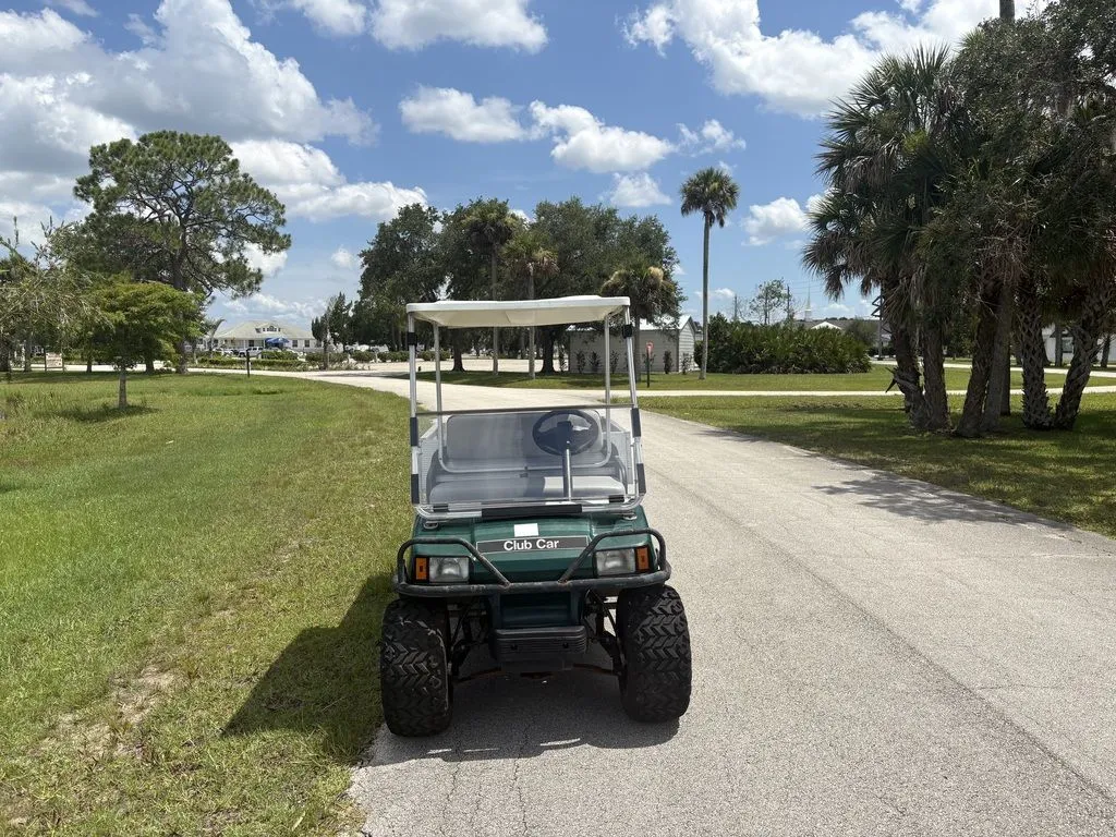 2013 Club Car Carryall photo 2
