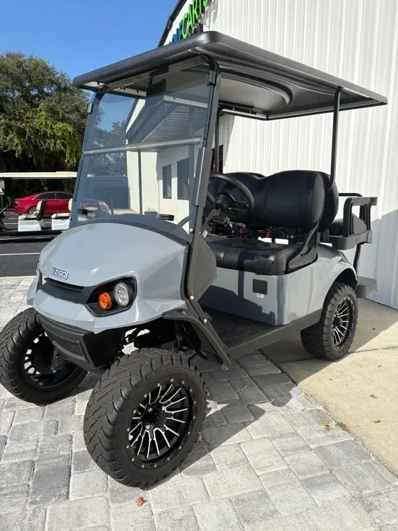 2022 E-Z-GO Express photo 5
