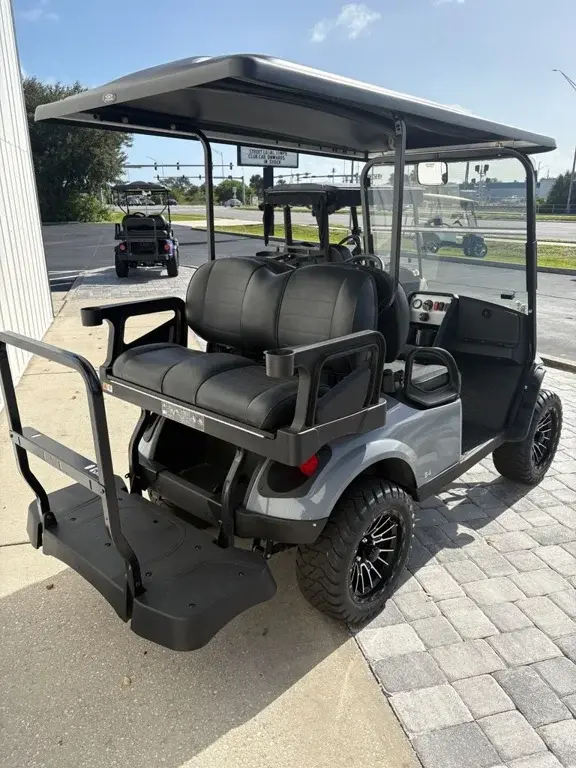 2022 E-Z-GO Express photo 3